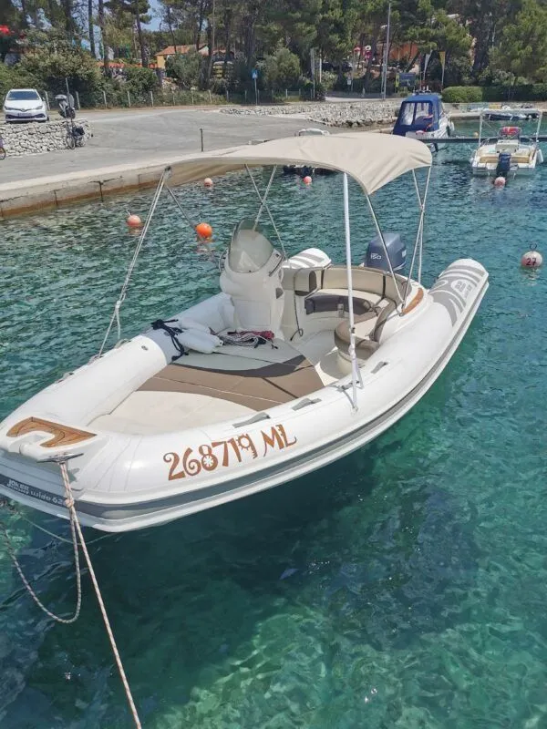 Rent a 6.2m Motor Boat Joker 620 in Mali Losinj