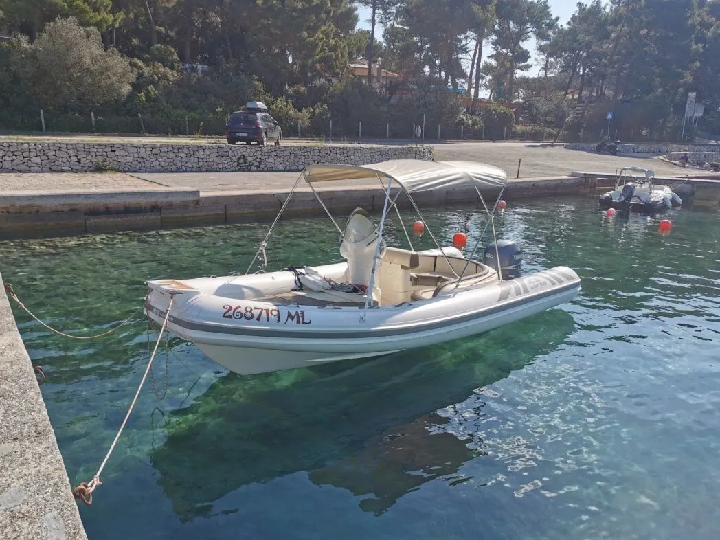 Rent a 6.2m Motor Boat Joker 620 in Mali Losinj