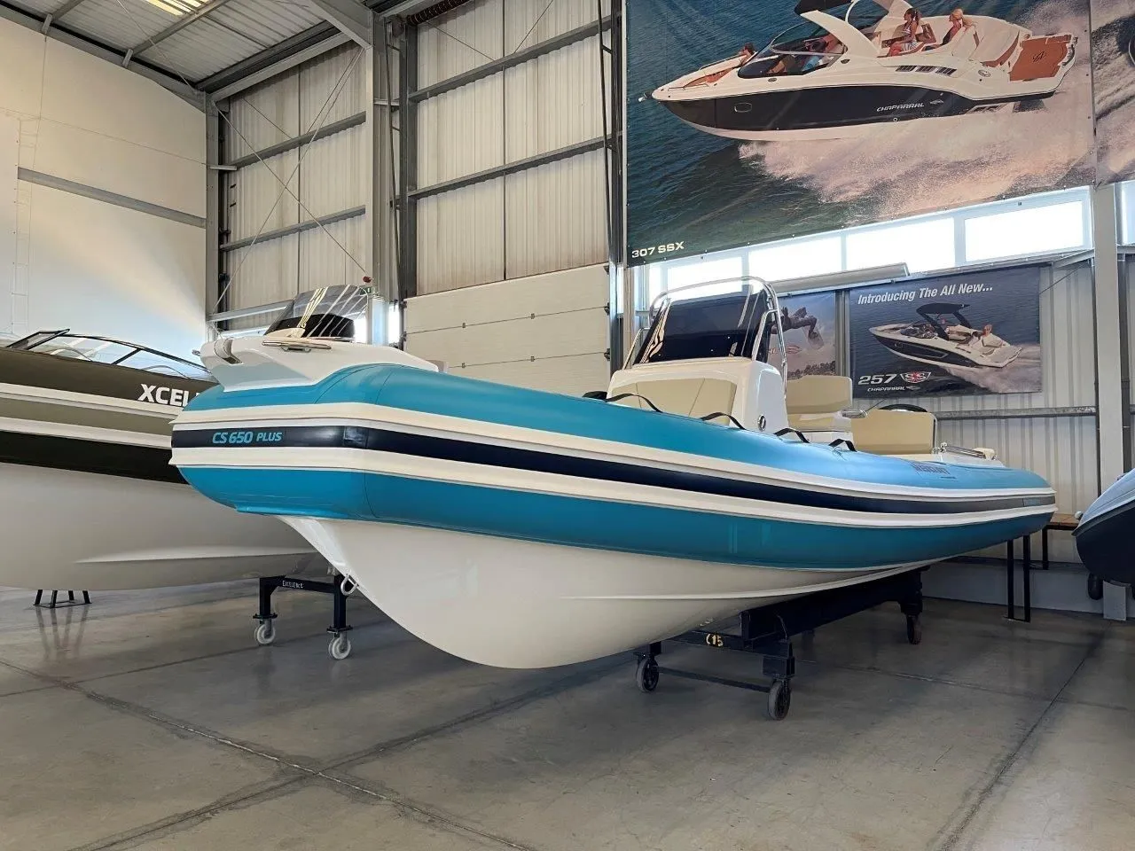 Rent a 6.9m Motor Boat in Setúbal