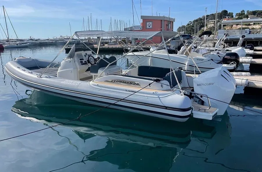 8.5m Grimaud Joker Clubman 28 Motor Boat Hire