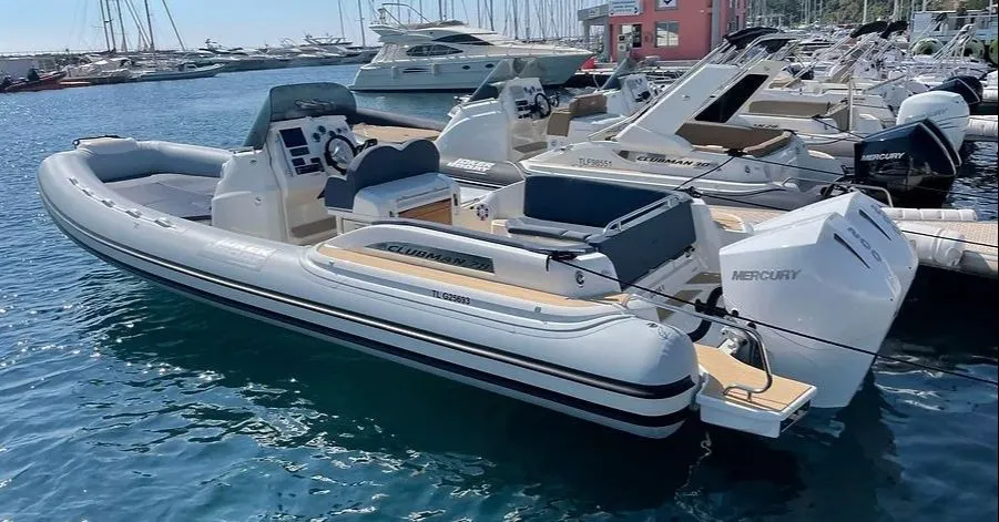 8.5m Grimaud Joker Clubman 28 Motor Boat Hire