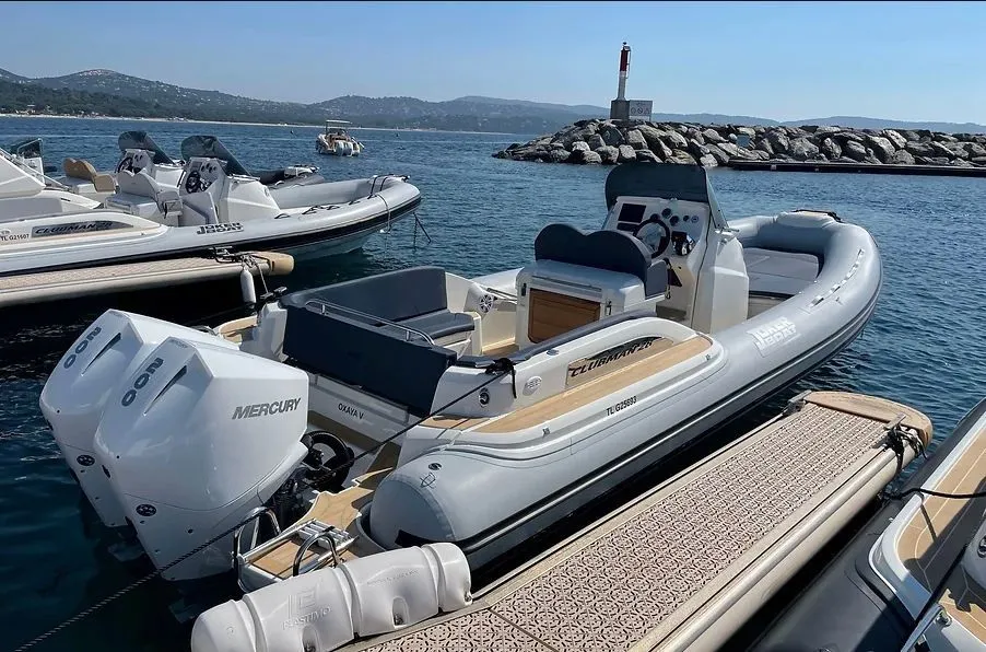 8.5m Grimaud Joker Clubman 28 Motor Boat Hire