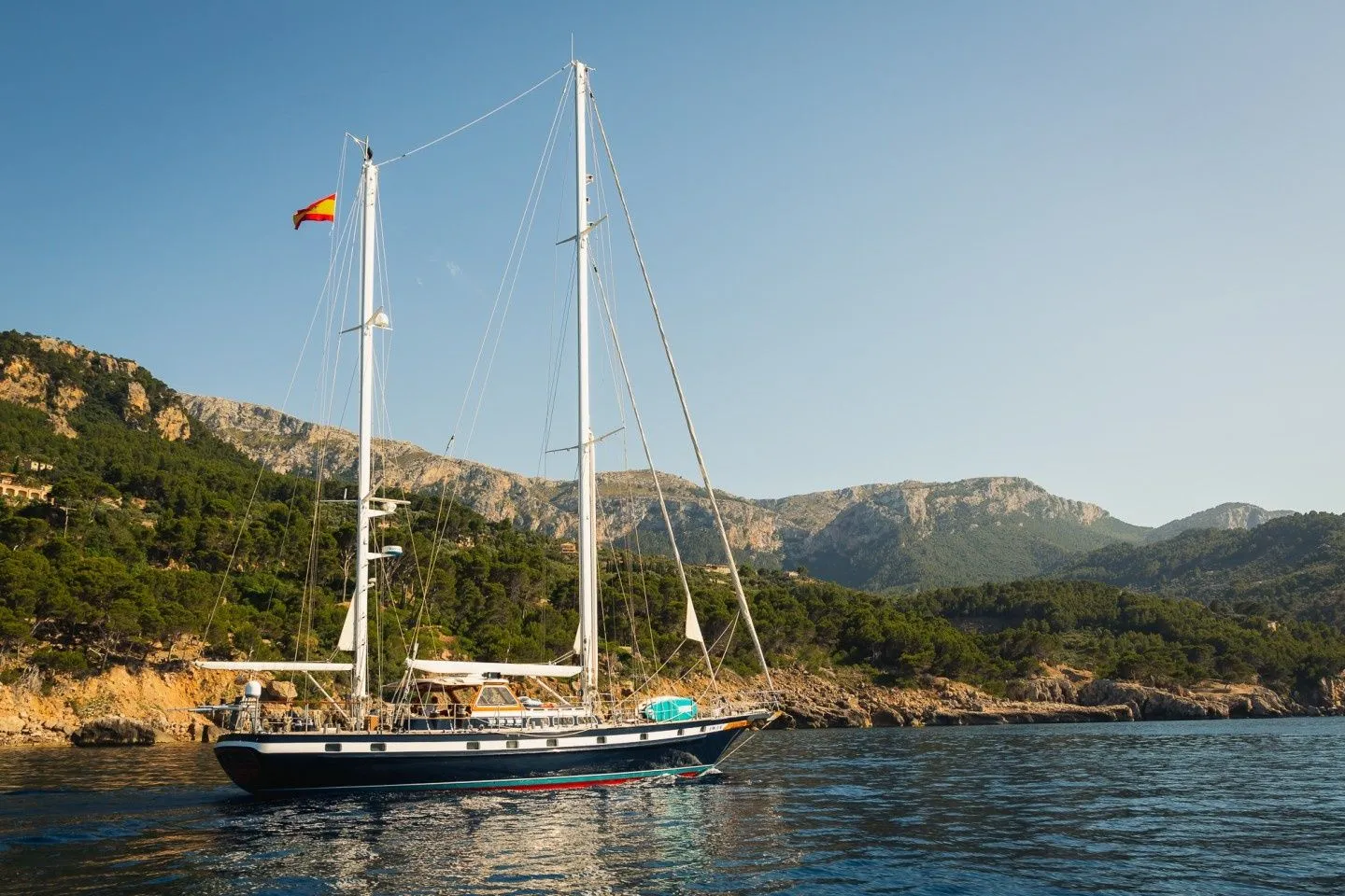 Agarimo 5 Charter Boat