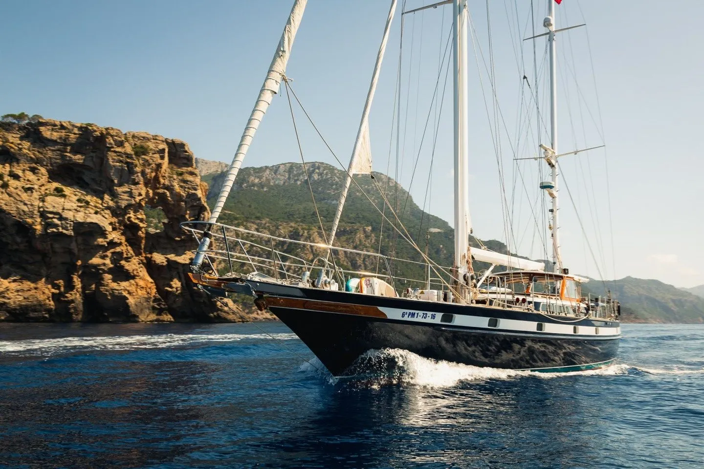 Agarimo 5 Charter Boat