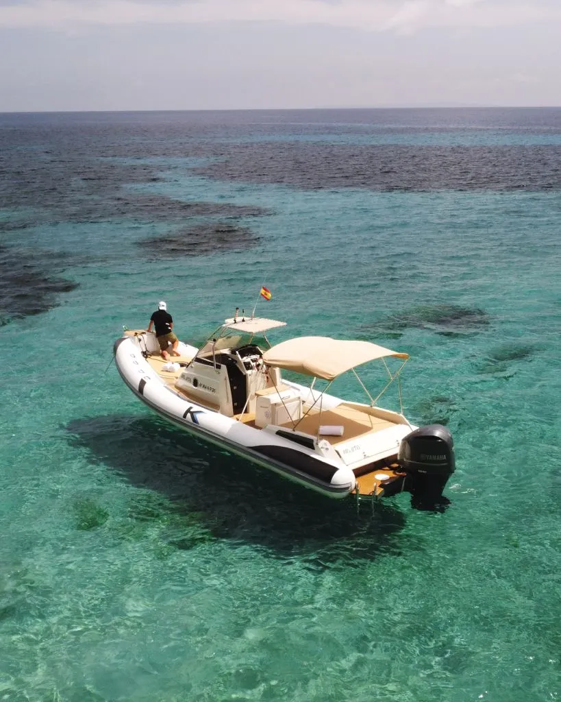 Rent a 9.2m Motor Boat in Santa Eularia des Riu