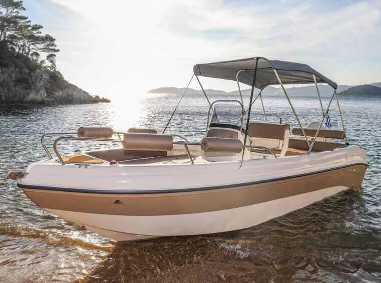 Charter a 5.5m Boat in Castellammare di Stabia