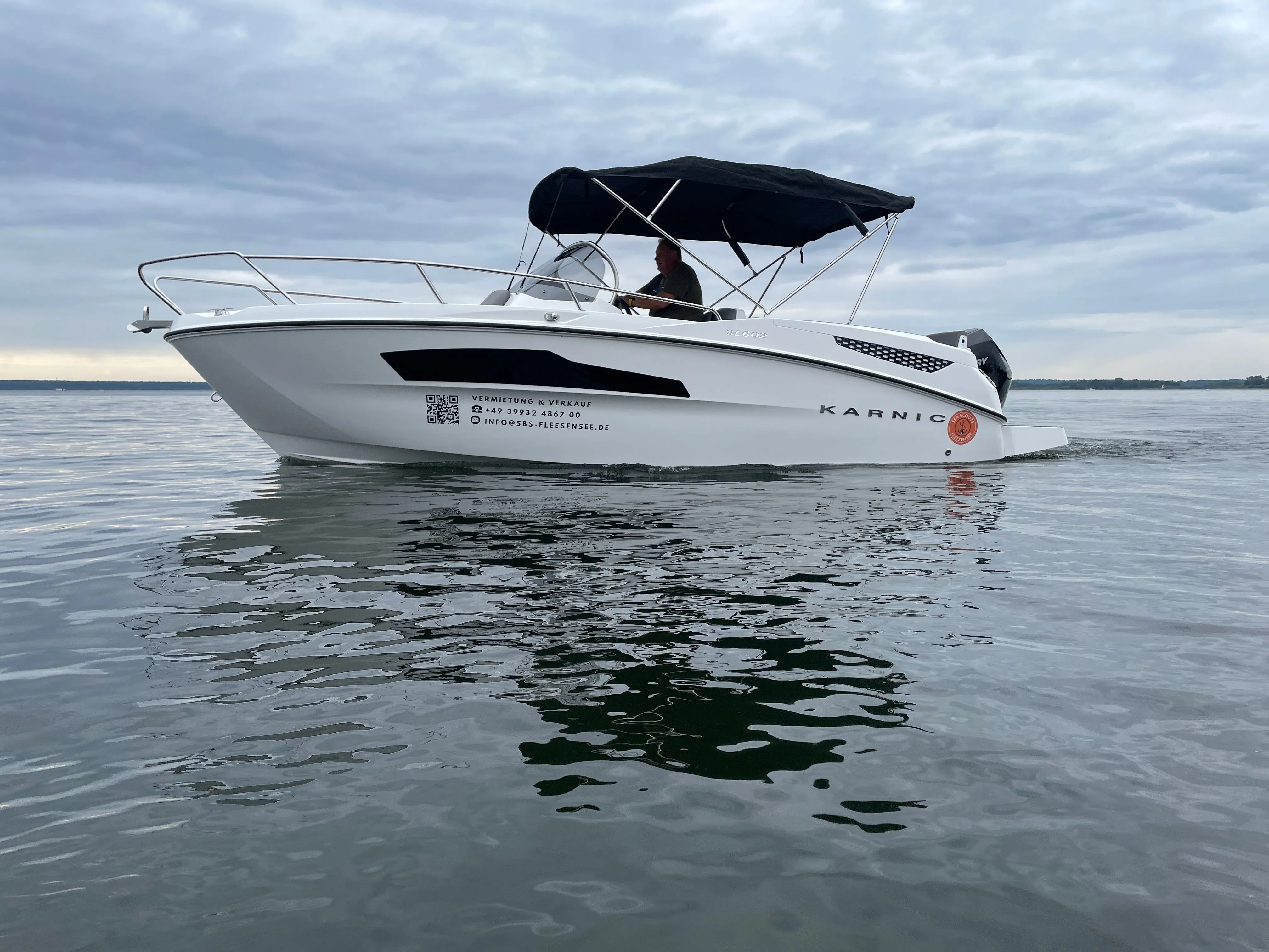 6.7m Göhren-Lebbin Motor Boat Karnic SL602 Hire