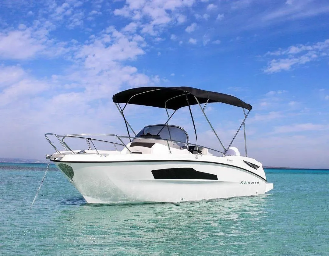 6.7m Simuni Motor Boat Hire