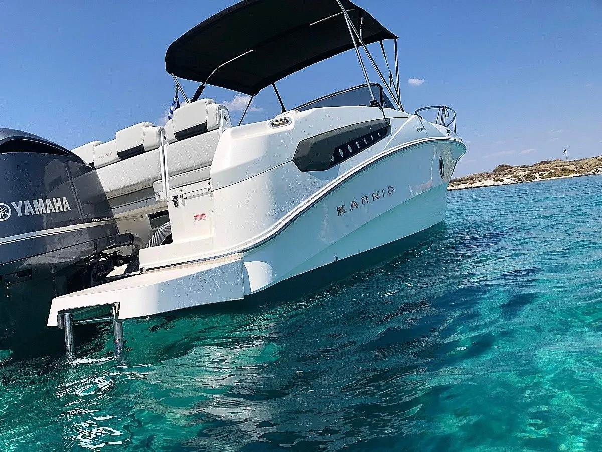 Charter a 7.8m Karnic SL702 in Glyfáda