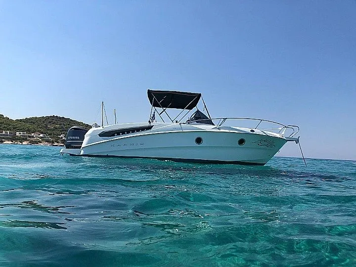 Charter a 7.8m Karnic SL702 in Glyfáda