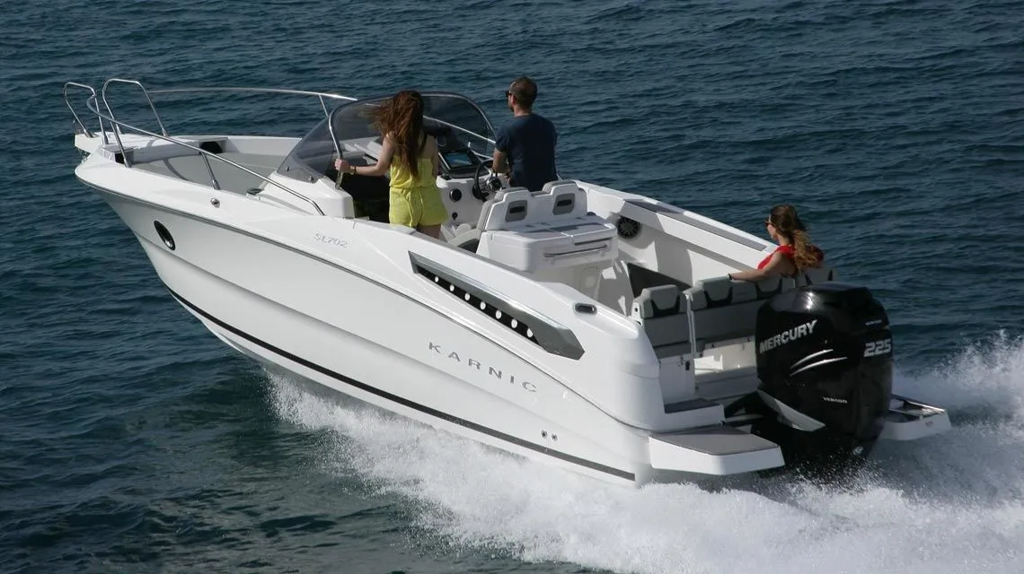 Rent a 7.5m Karnic SL702 in Port de Pollensa