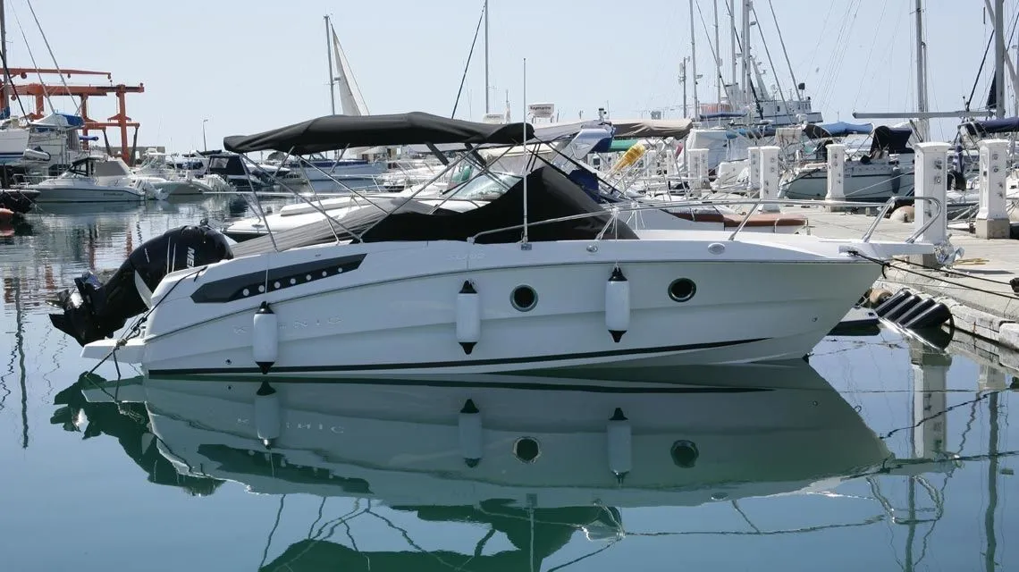 Rent a 7.5m Karnic SL702 in Port de Pollensa