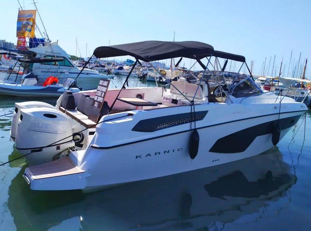Rent a 9.2m Karnic SL800 in Alcudia