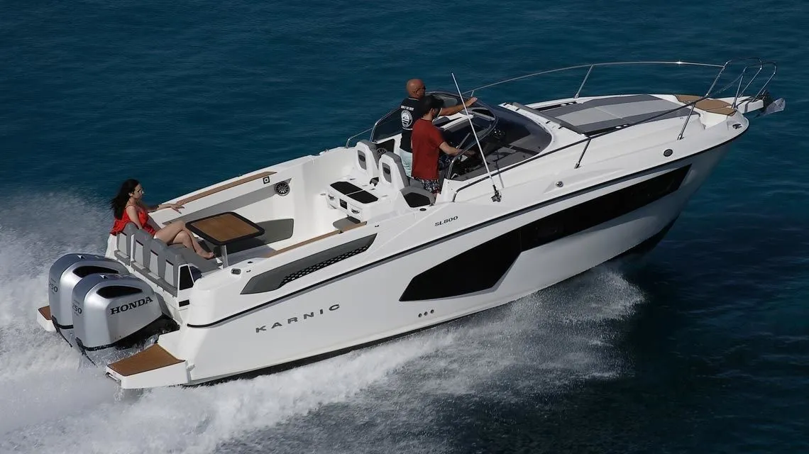 Rent a 9.2m Karnic SL800 in Alcudia