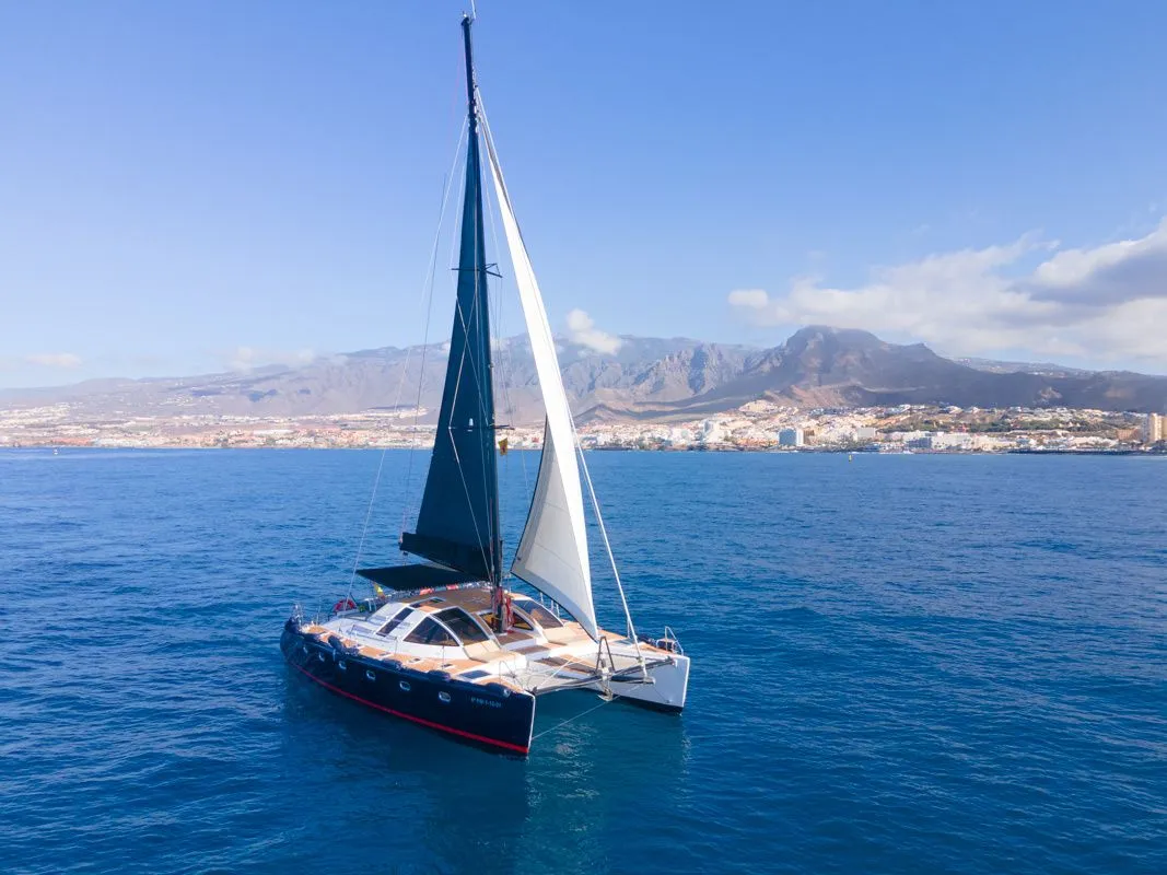 Rent a 13.7m Keenex 445 in Playa de las Americas