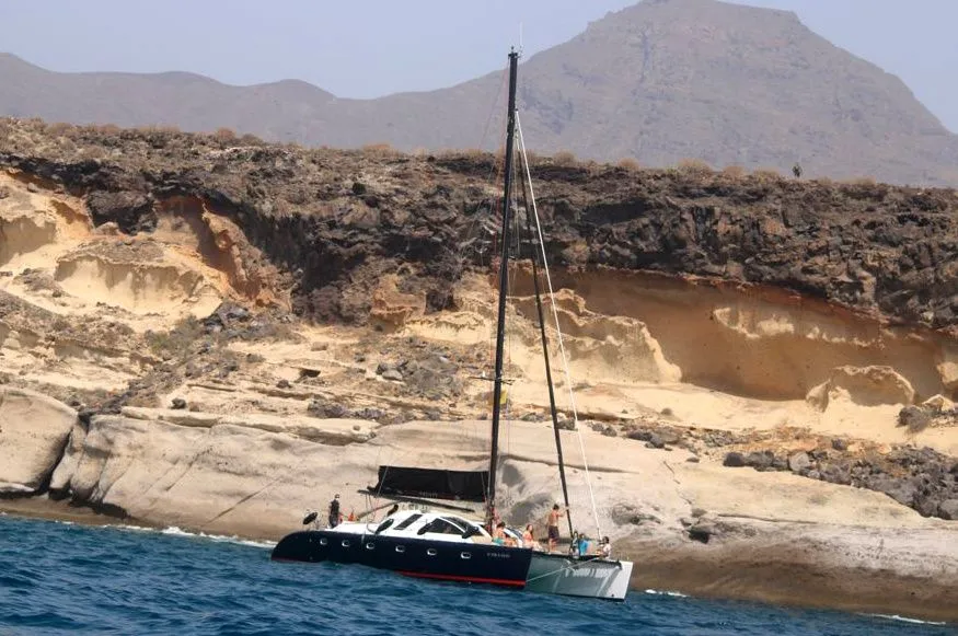 Rent a 13.7m Keenex 445 in Playa de las Americas