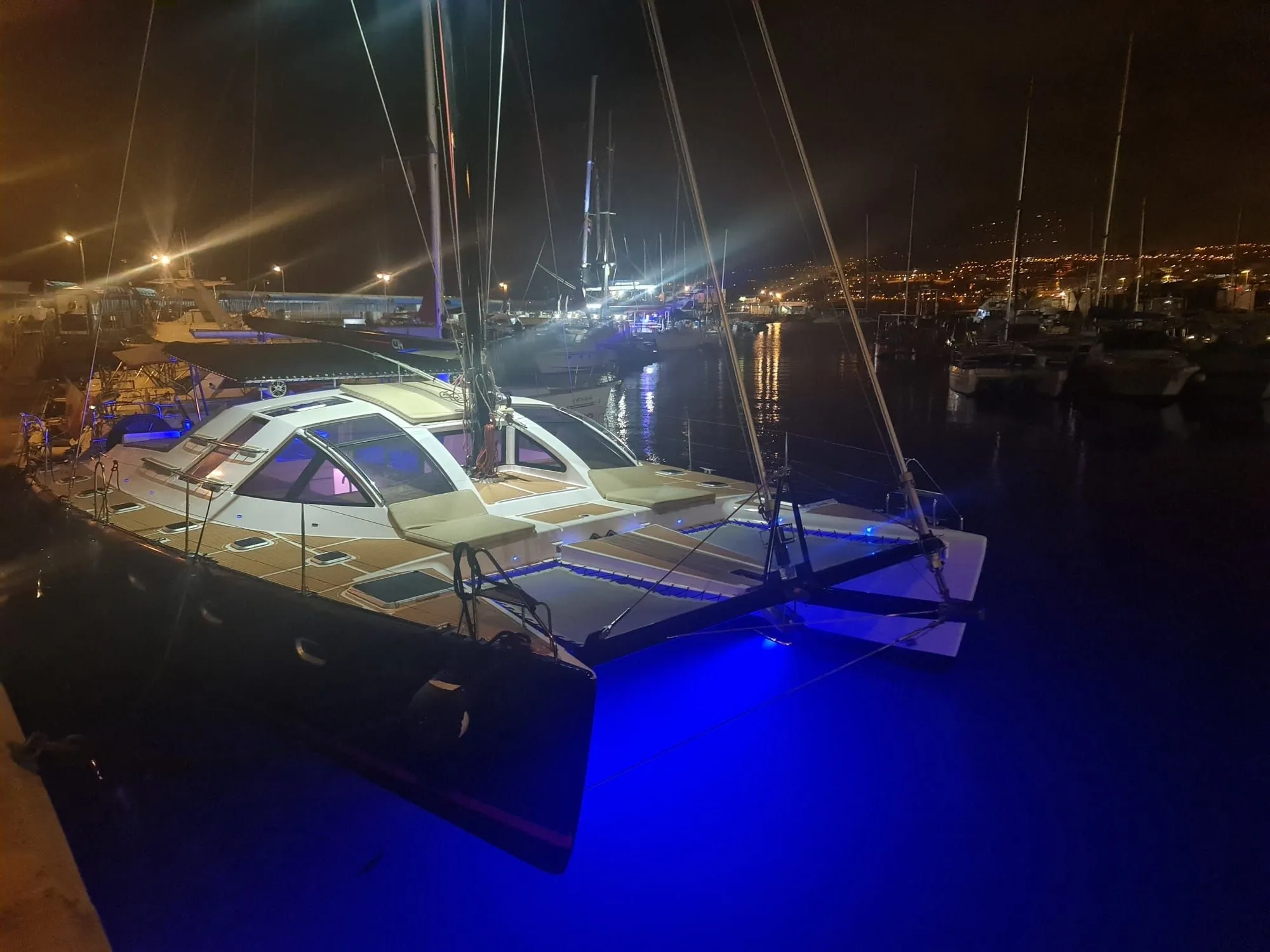 Rent a 13.7m Keenex 445 in Playa de las Americas