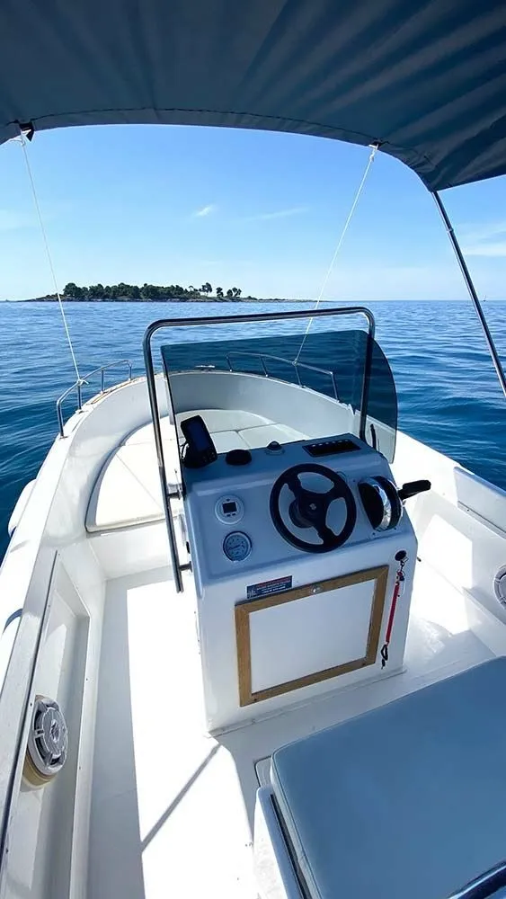 5.5m Vrsar Kvarnerplastika PG 550 Hire
