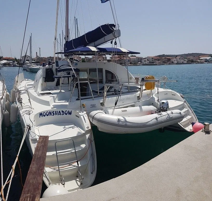 Charter a 11.55m Lagoon 380 in Betina