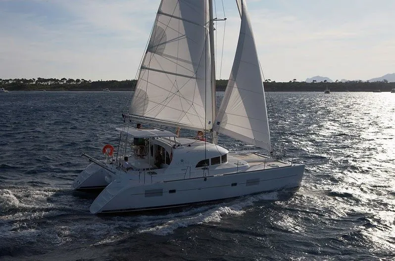Rent a 11.55m Catamaran Lagoon 380 in Parikia