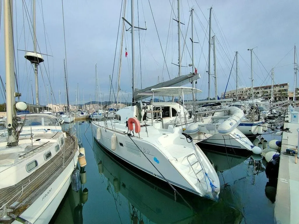 Charter a 11.55m Lagoon 380 S2 in Cogolin
