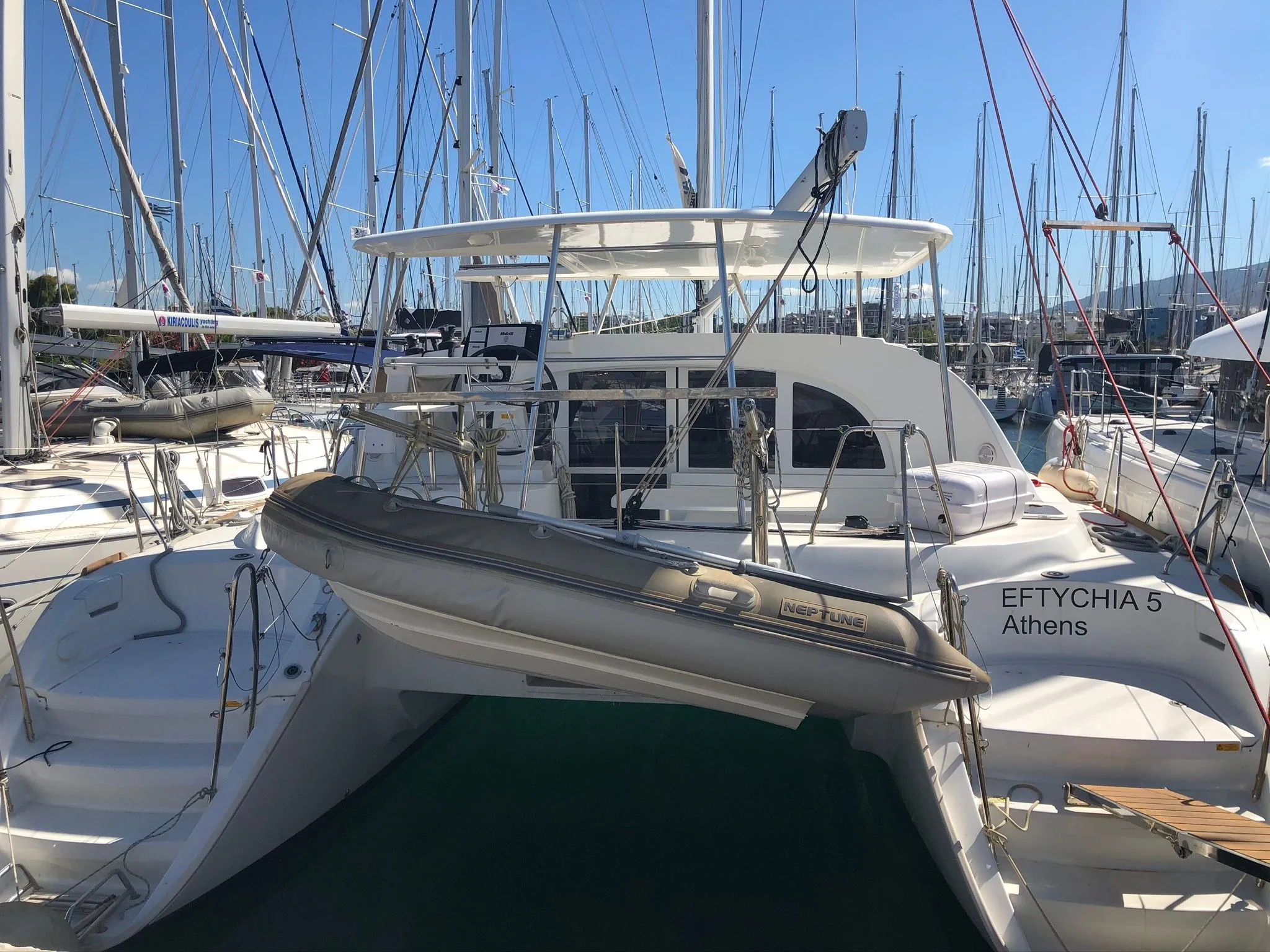 Boot - Charter a 11.58m 6 Cabin Catamaran in Skiathos Town