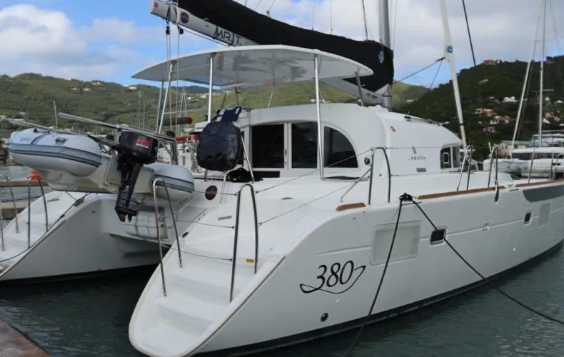 Charter a 11.55m Catamaran in Road Town