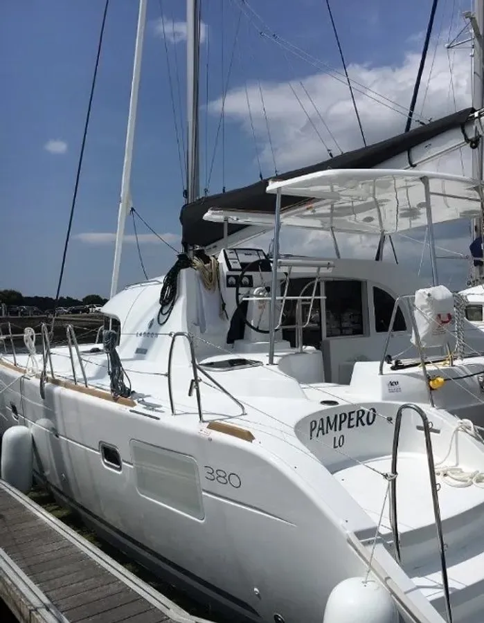 11.5m Eden Island 6 Cabin Catamaran Hire