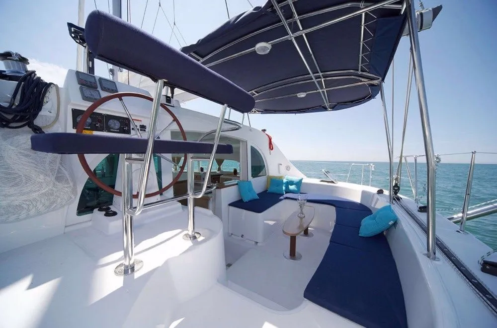Poe Maia Charter Boat