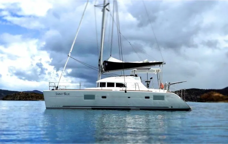 Charter a 11.55m Lagoon 380 S2 in Road Town