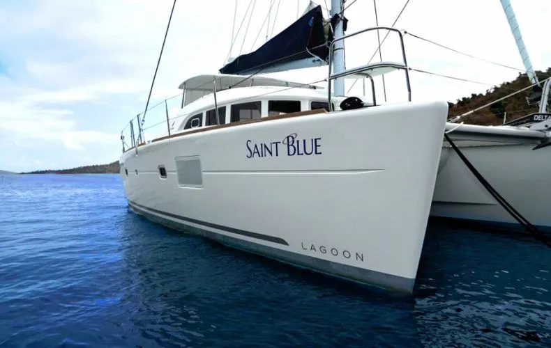 Charter a 11.55m Lagoon 380 S2 in Road Town