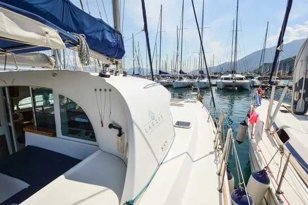 Tiando Charter Boat