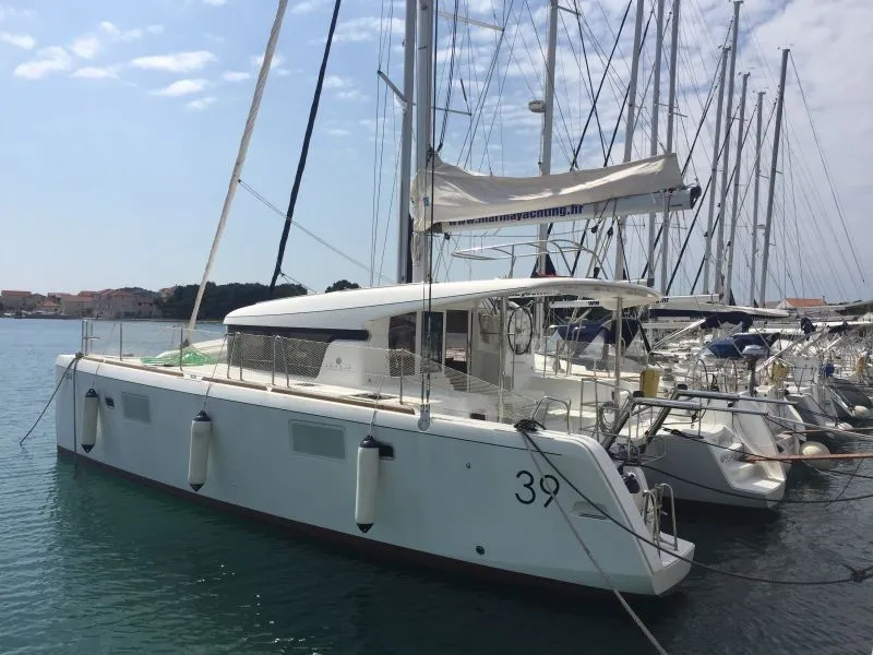 Explore Betina on a 11.74m Lagoon 39 Catamaran Rental