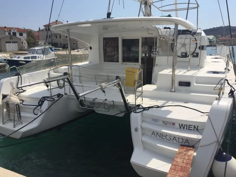 Explore Betina on a 11.74m Lagoon 39 Catamaran Rental