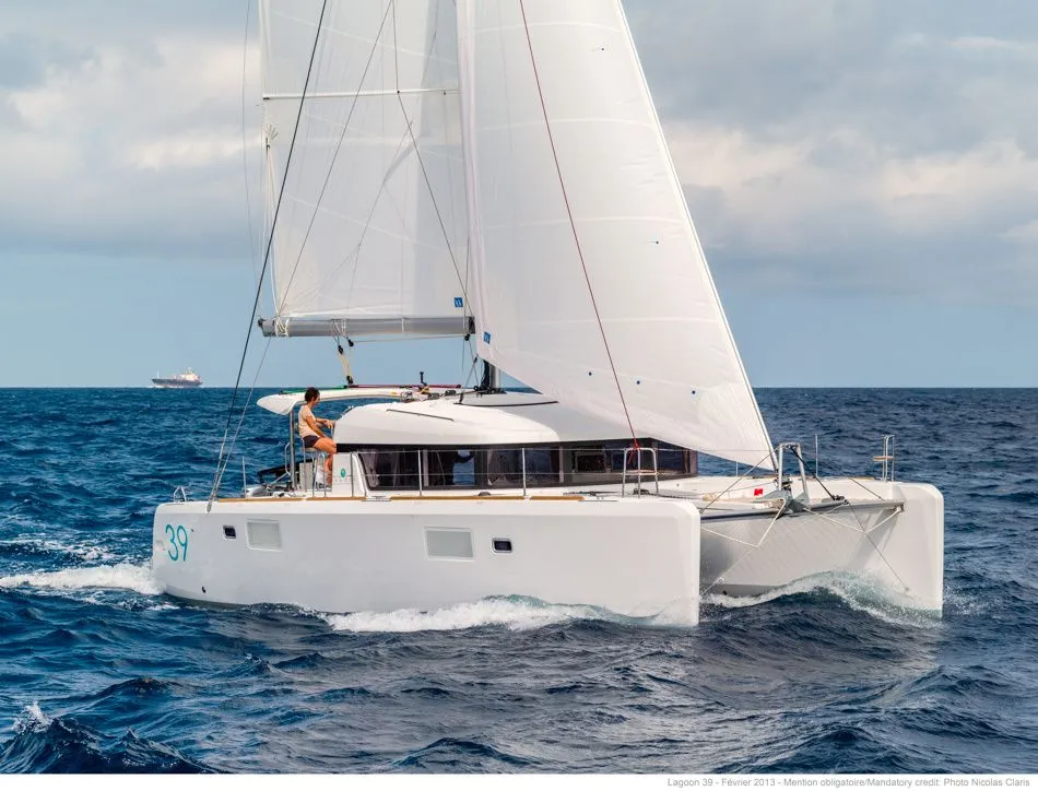 Boot - Charter a 11.88m Catamaran in Mykonos City