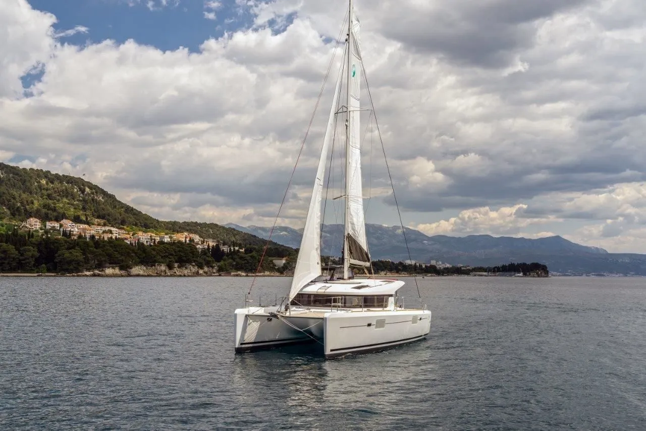 Explore Pula on a 11.74m Rental Catamaran Lagoon 39