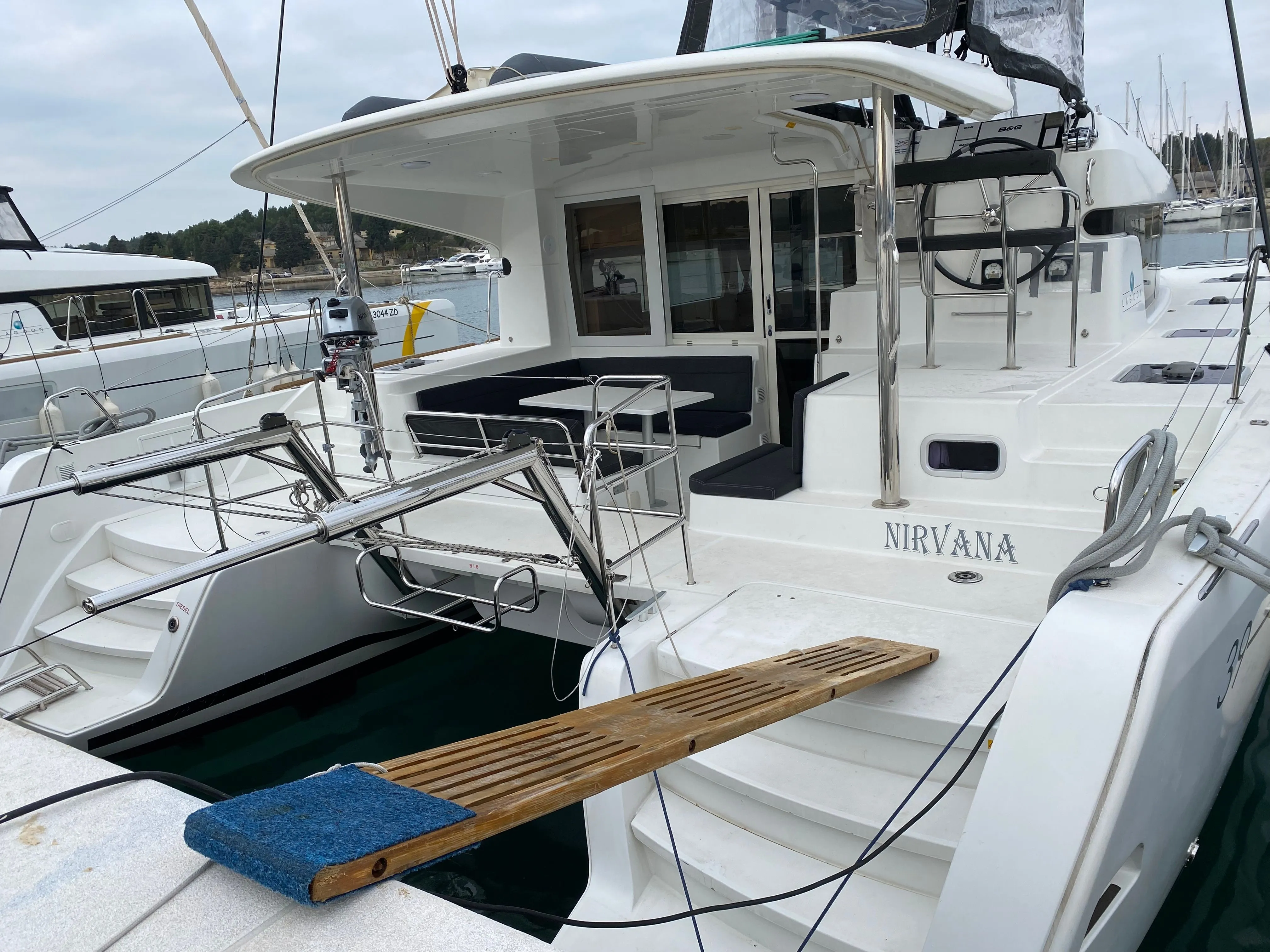 Charter a 11.74m Boat in Pula