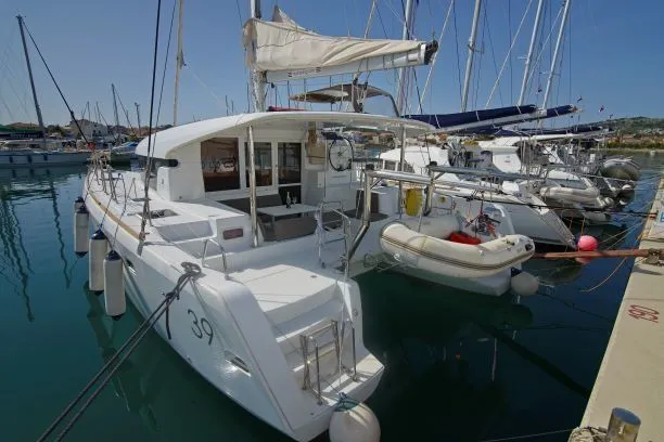 Charter a 11.74m Boat in Betina