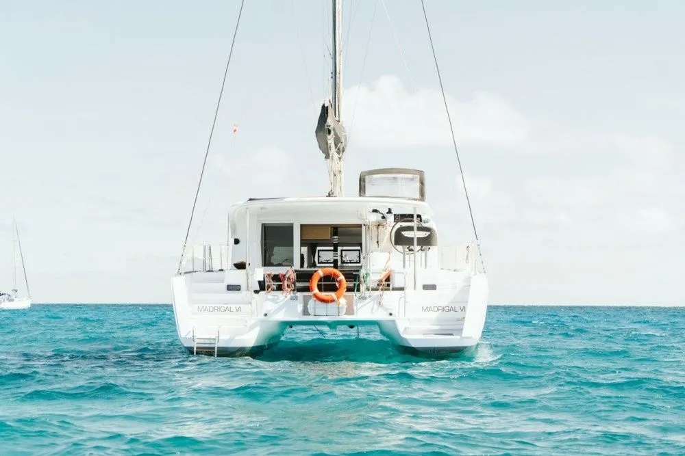 Rent a 11.74m Lagoon 40 in Acantilados de Los Gigantes