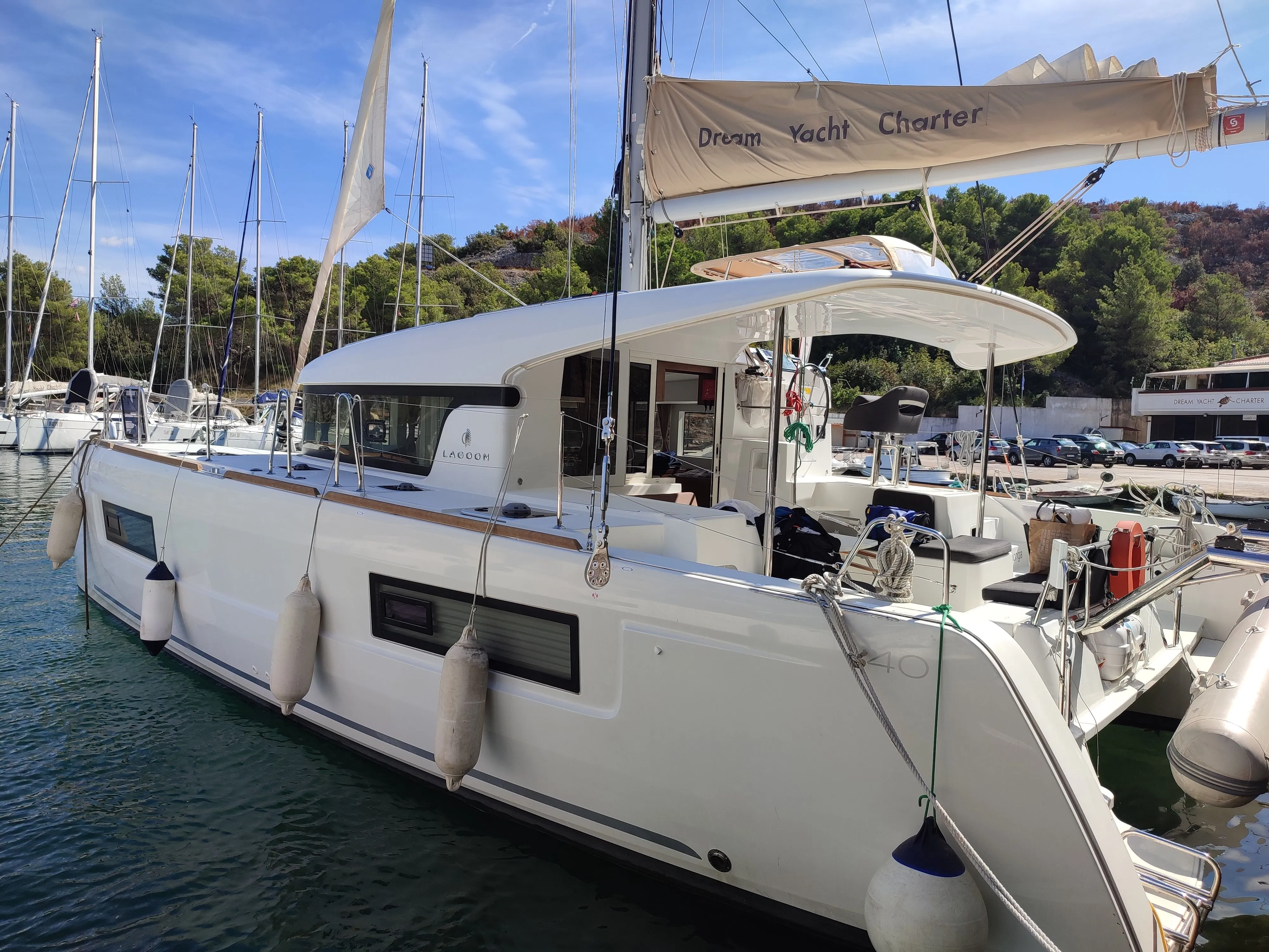 Araponga Charter Boat