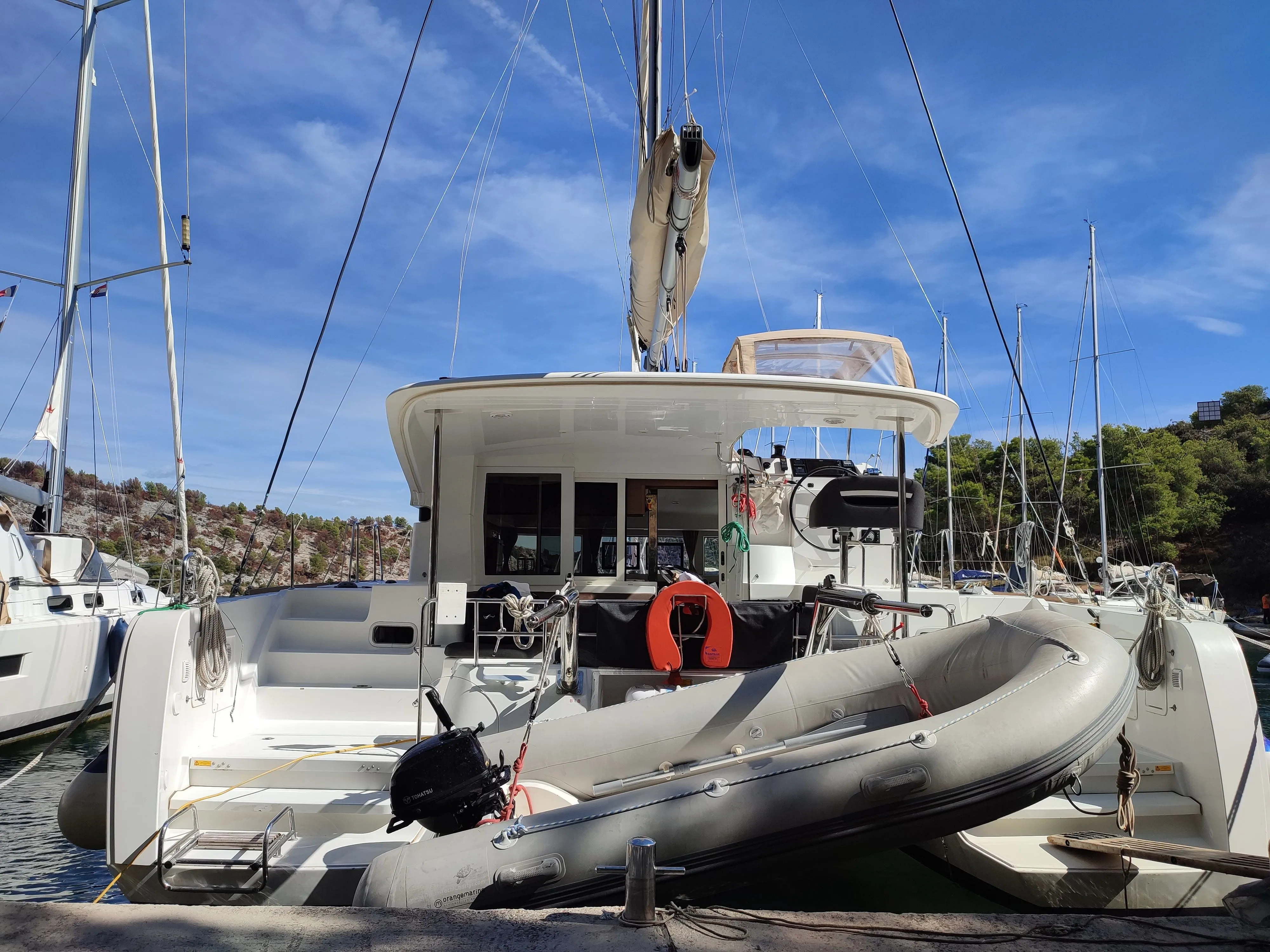 Araponga Charter Boat