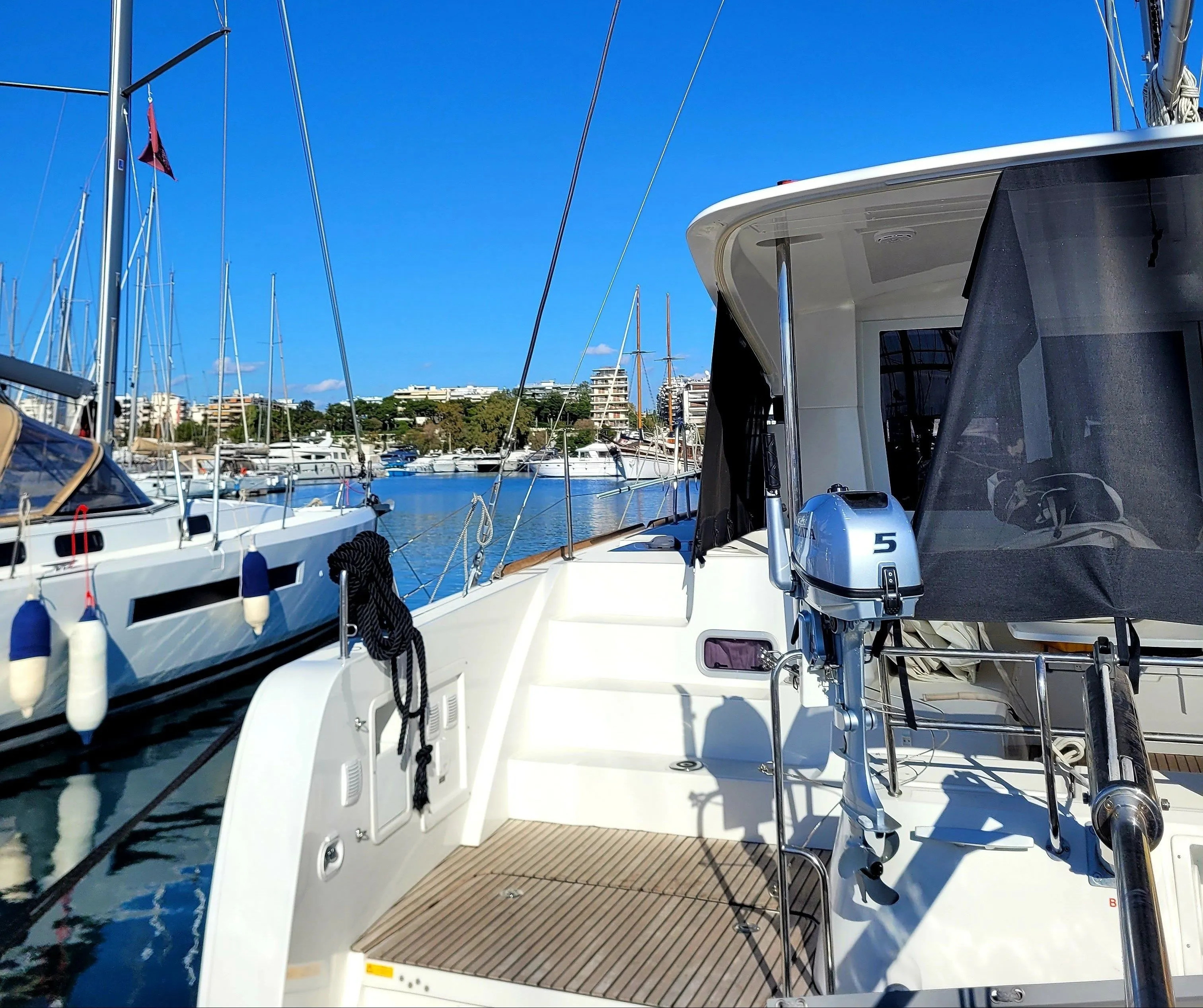 Rent a 11.74m Lagoon 40 Catamaran in Skiathos Town