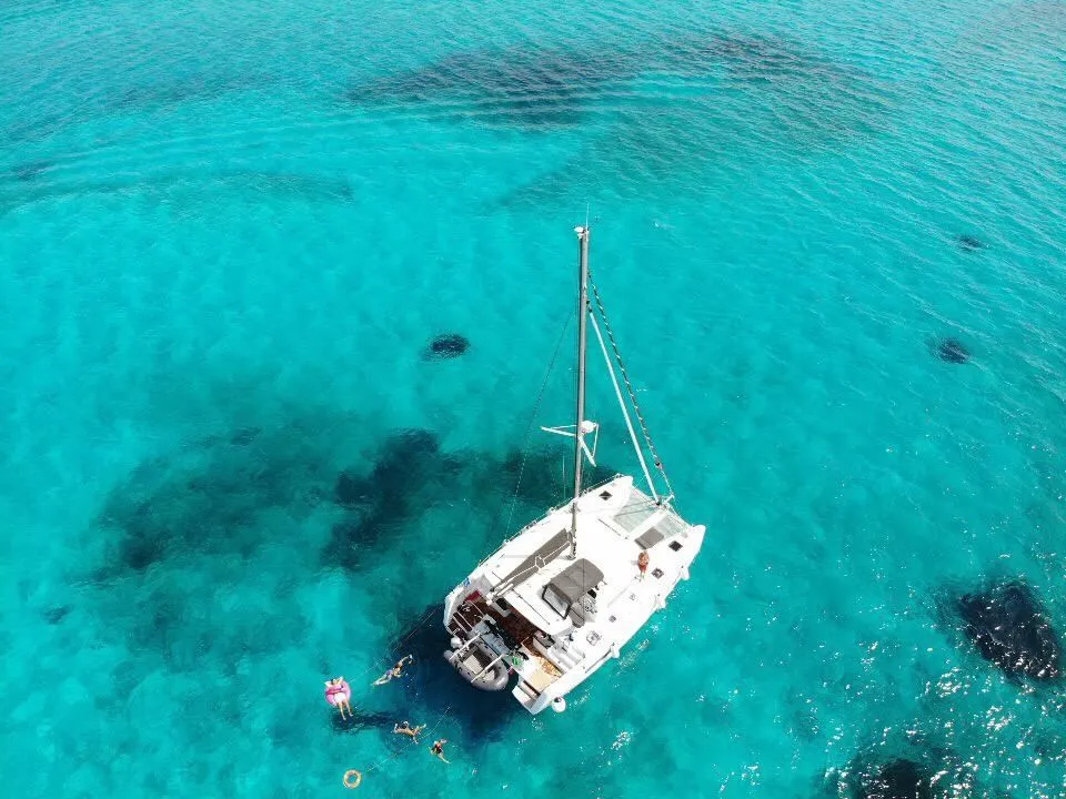 Charter a 11.74m 6 Cabin Catamaran in Castellammare di Stabia