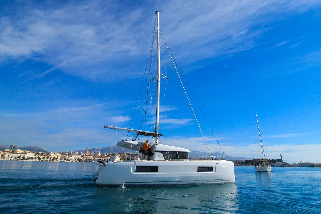 Charter a 11.74m Catamaran in Pirovac
