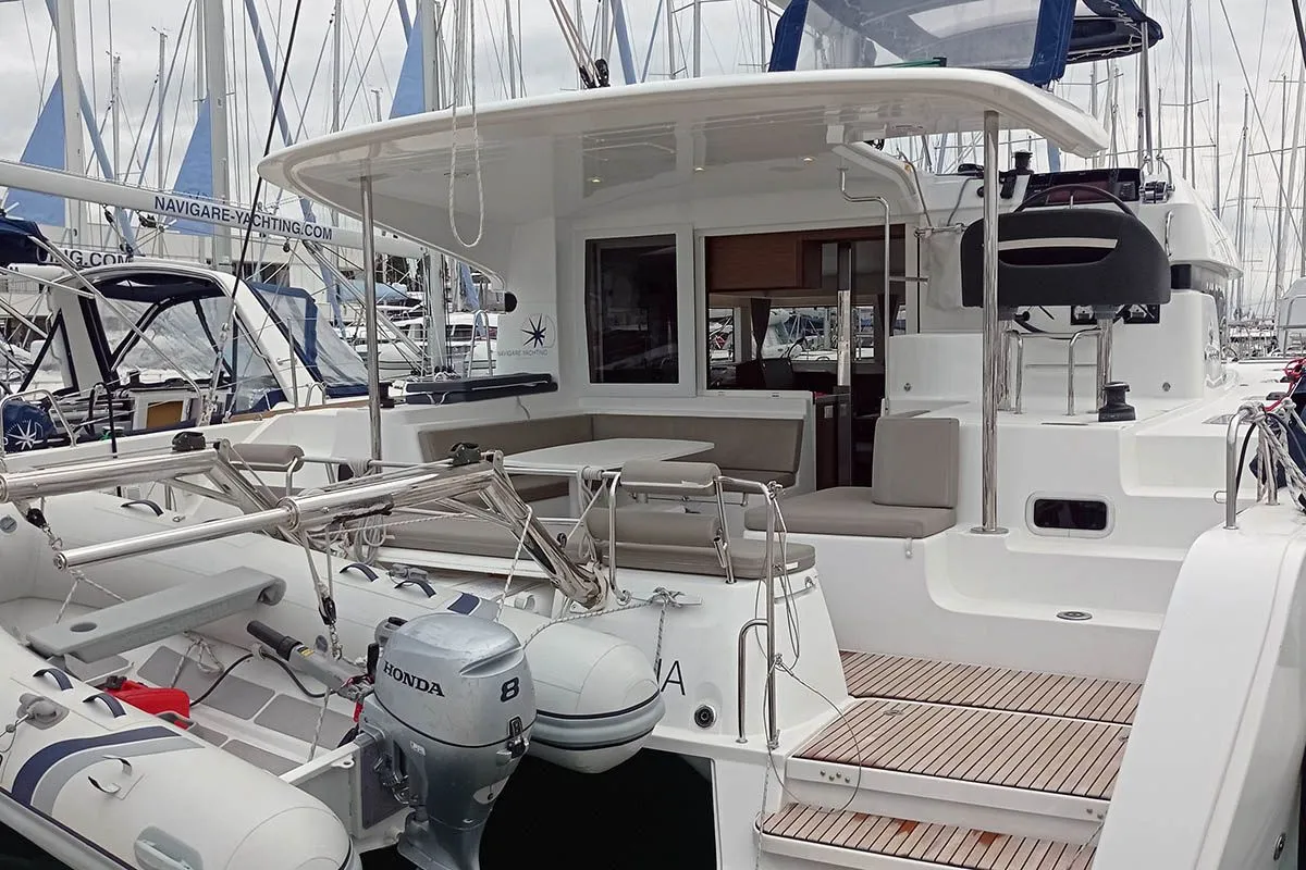 Explore Elliniko on a 11.74m Rental Boat