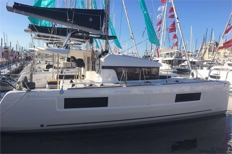 Milu 2.0 Charter Boat