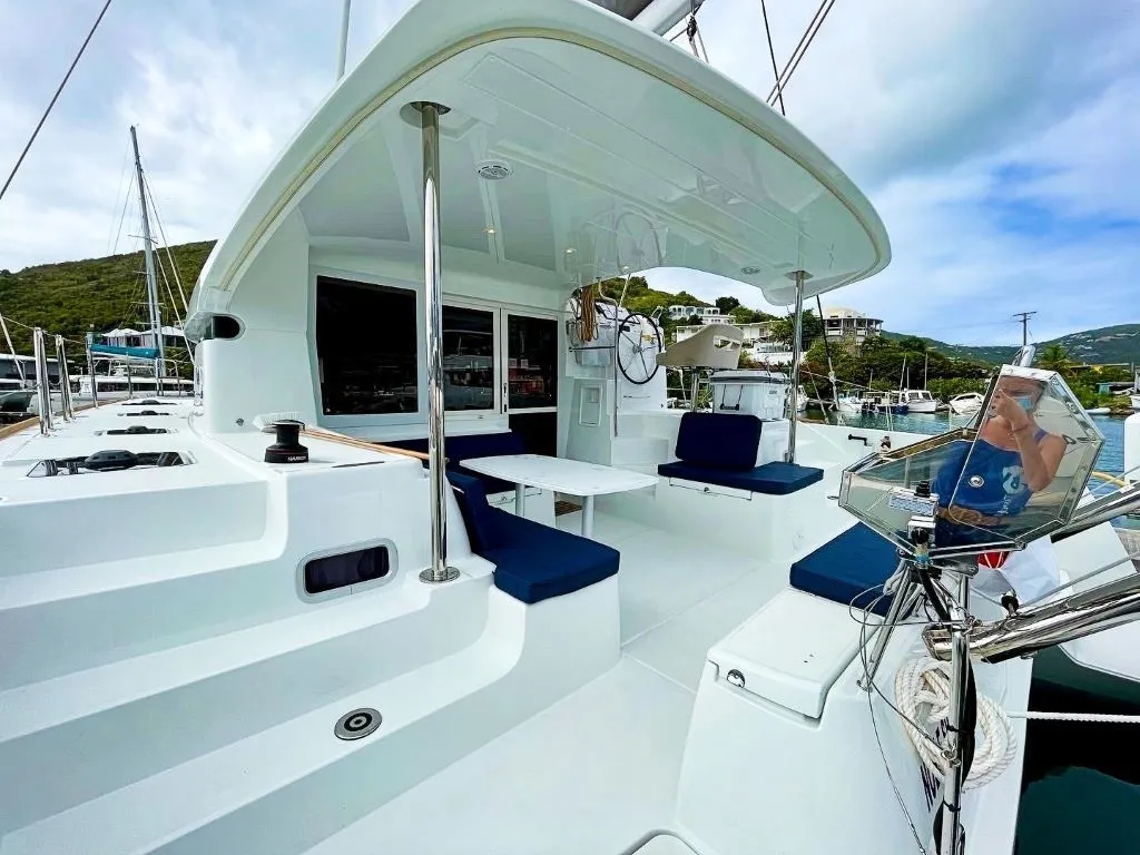 Noble Shadow Charterboot - 5