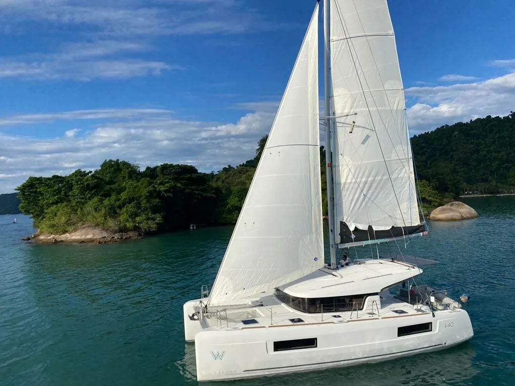 Rent a 11.73m Lagoon 40 Catamaran in Paraty
