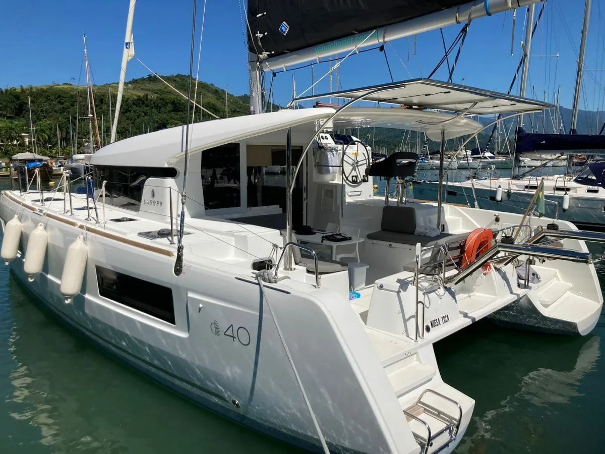 Rent a 11.73m Lagoon 40 Catamaran in Paraty