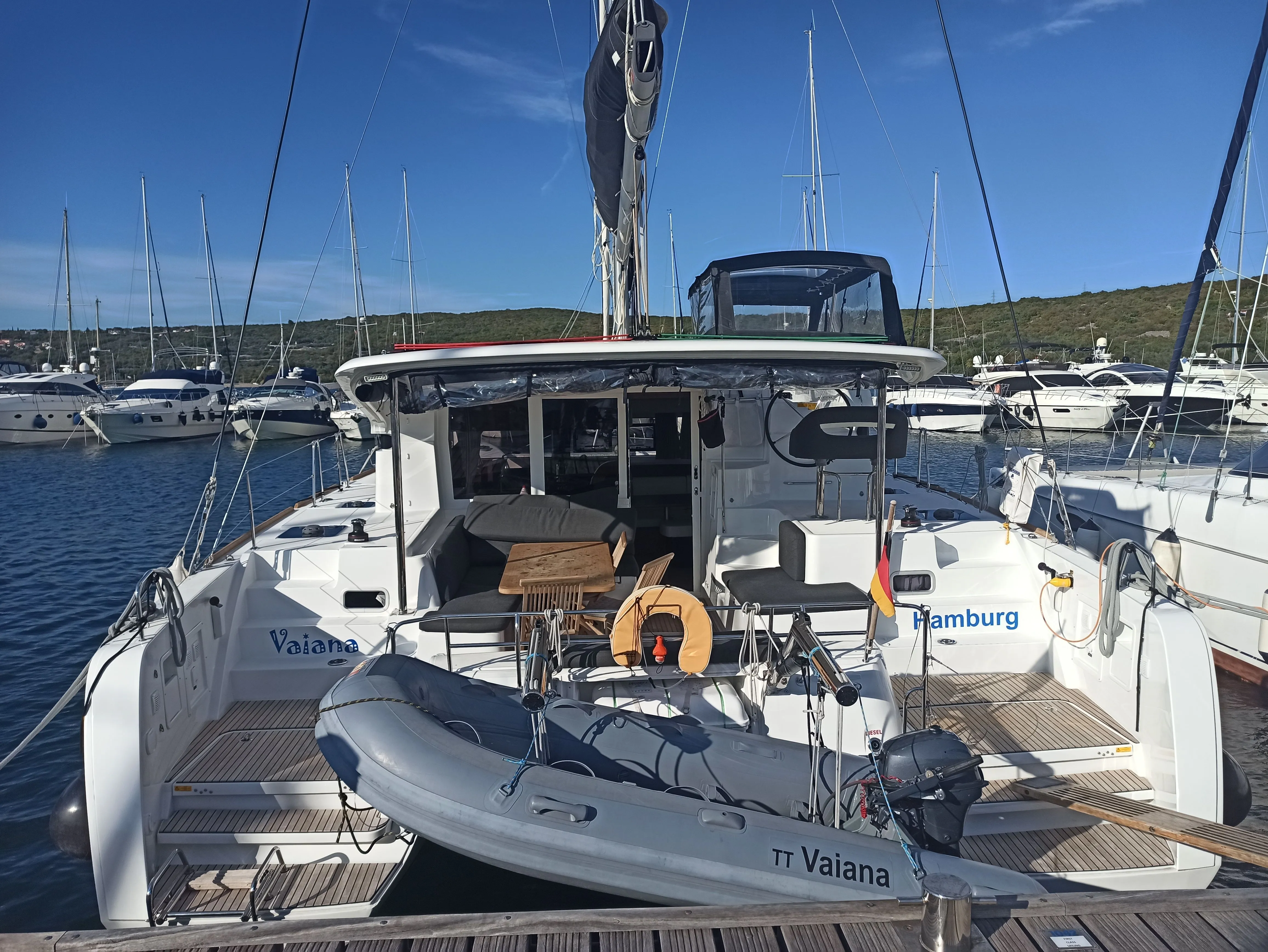Charter a 11.74m Lagoon 40 Catamaran in Punat